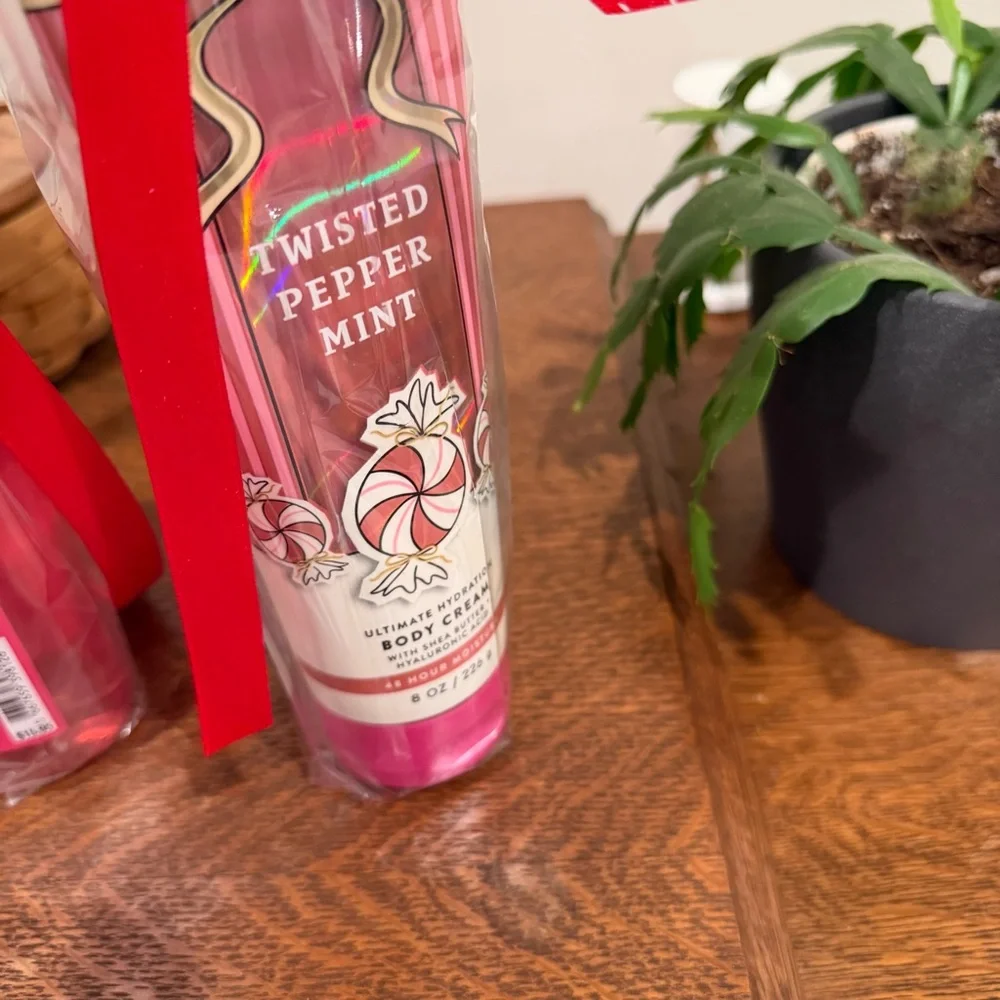 Bath & Body Works Twisted Peppermint‎ Body Wash, Cream and Mist